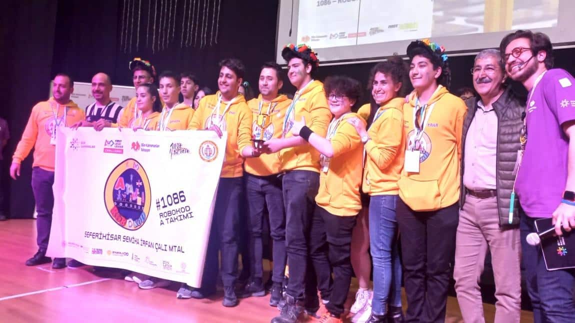 FLL ( First LEGO League ) İzmir Turnuvalarında Yenilikçi Proje Birincisi olduk!